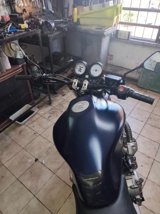 Honda Hornet 600 - Com detalhes de queda