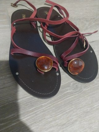 Sandalias ZARA Tiras Marrón y Rojo