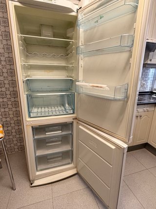 Frigorífico combi Electrolux blanco con congelador