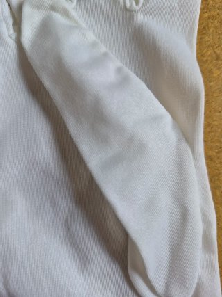 Guantes de tela blancos