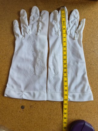 Guantes de tela blancos