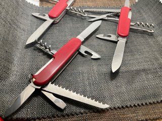 3 Canivetes Victorinox (Huntsman, Climber, Camper)
