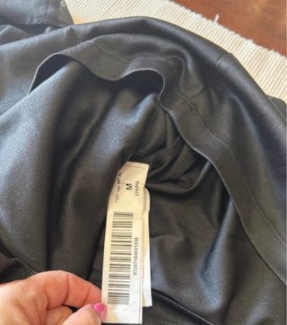 Vestido negro Stradivarius adornos dorados T M