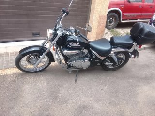 Moto Suzuki Negra Cruiser