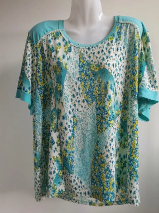Camiseta floral azul y amarilla