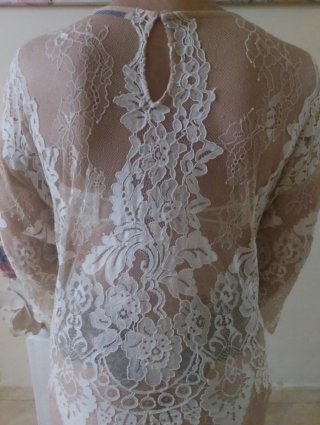 Blusa Zara encaje beige y blanco