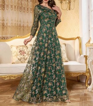 Vestido de fiesta verde con detalles dorados