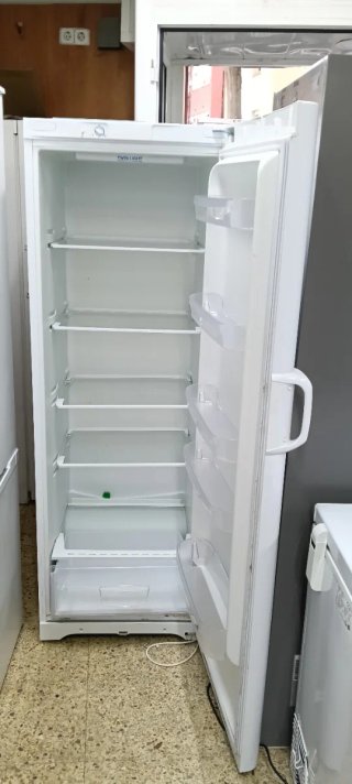 Nevera Indesit de una puerta 175X60cm