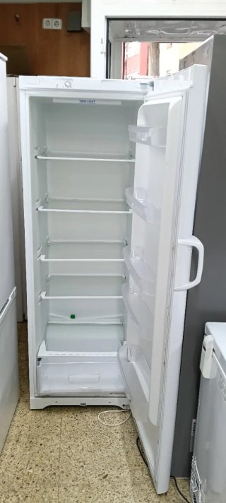 Nevera Indesit de una puerta 175X60cm
