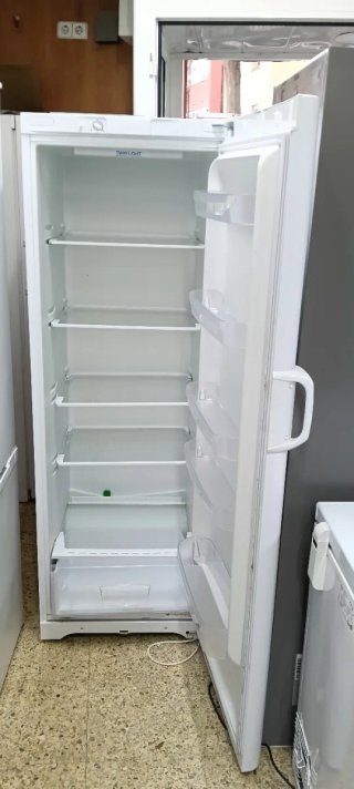 Nevera Indesit de una puerta 175X60cm