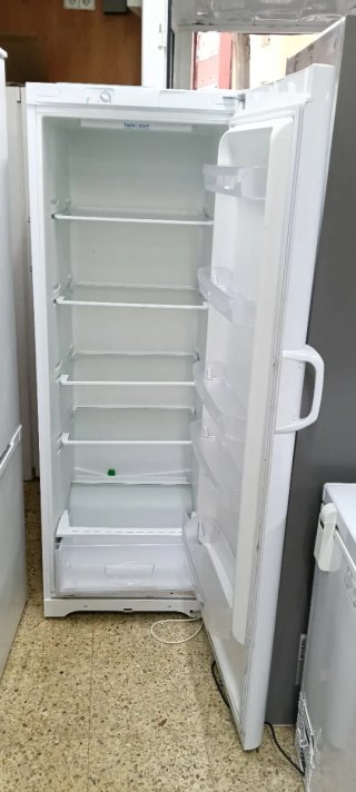 Nevera Indesit de una puerta 175X60cm