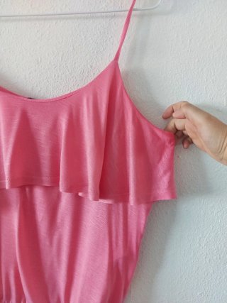 Camiseta rosa con volante