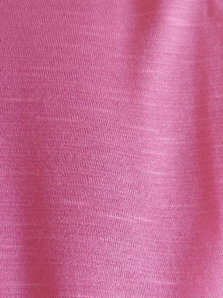 Camiseta rosa con volante