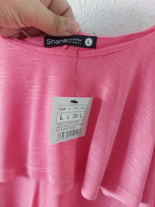 Camiseta rosa con volante