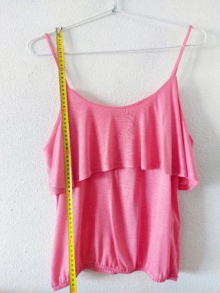 Camiseta rosa con volante