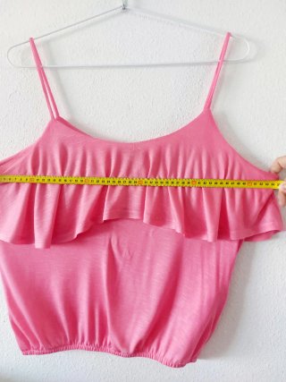 Camiseta rosa con volante