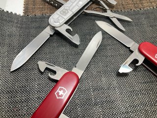 3  Victorinox: Fieldmaster, Climber, Spartan