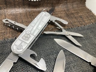 3  Victorinox: Fieldmaster, Climber, Spartan