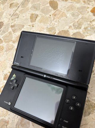 Nintendo DSi Negra + Cargador