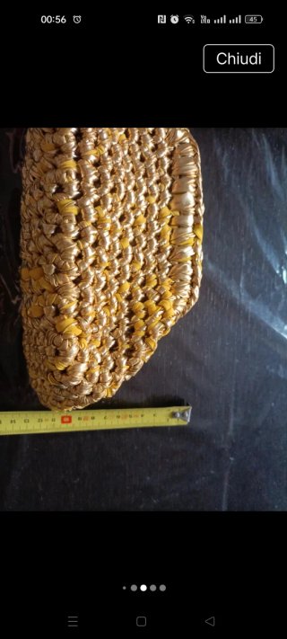 Clutch oro con detalles amarillos