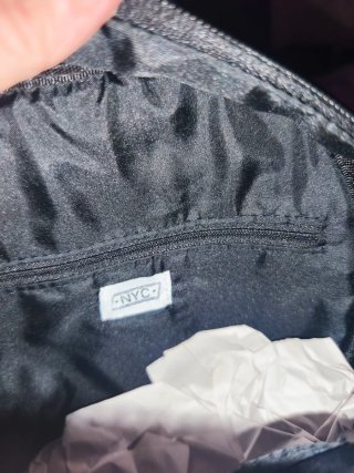 Mochila pequeña negra con estampado atigrado