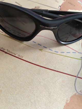 Gafas de sol Oakley negras nuevas