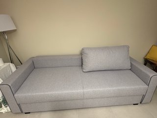 Sofá cama gris nuevo para dos personas