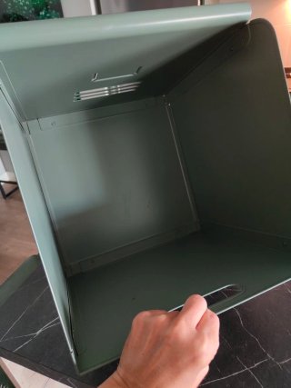 Bonita Caja Metálica Organizadora, de Ikea.