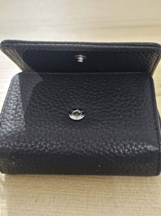 Cartera pequeña piel granulada negra