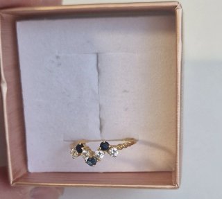 Anillo oro con zafiros