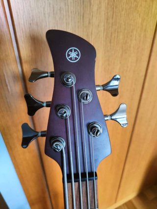 Bajo Yamaha TRBX505