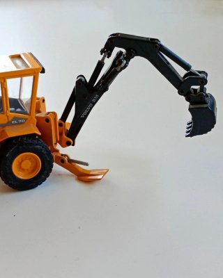 Retroexcavadora Volvo JOAL 1:50