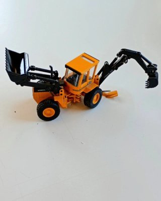 Retroexcavadora Volvo JOAL 1:50