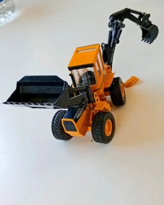 Retroexcavadora Volvo JOAL 1:50