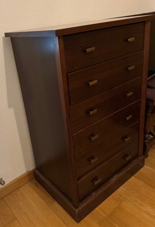 Cómoda de madera marrón