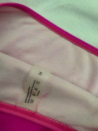 Partes de abajo de bikini azul y fucsia descolorid