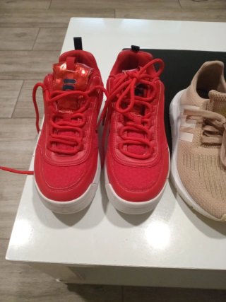 Lotes de Zapatillas FILA Rojas y adidas