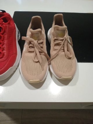 Lotes de Zapatillas FILA Rojas y adidas
