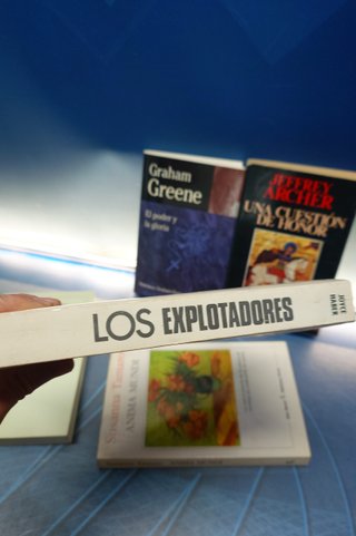 Cinco novelas best sellers diferentes autores