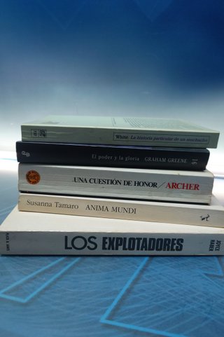 Cinco novelas best sellers diferentes autores
