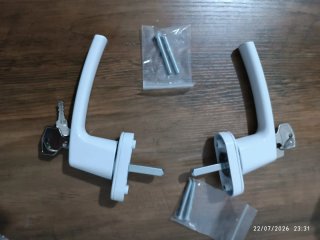 Juego 2 manetas blancas con llave