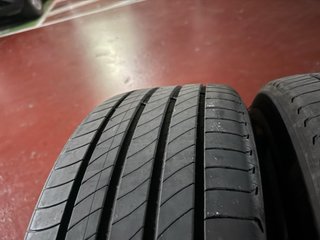 235/45 R18 98V Michelin Tesla