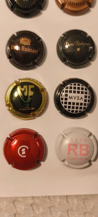 Lote 25 Chapas Champagne y Cava