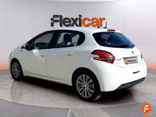 Peugeot 208 5P Signature 1.2L PureTech 81KW (110CV)