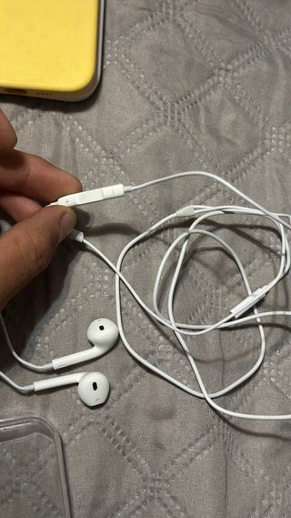 Auriculares iPhone Lightning con cable. Trae funda
