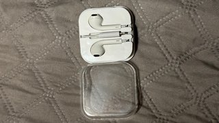 Auriculares iPhone Lightning con cable. Trae funda