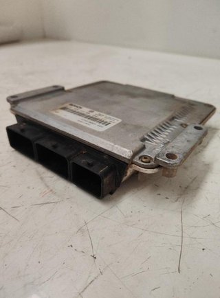 Opel 288945 0281010633 centralita motor uce vivaro