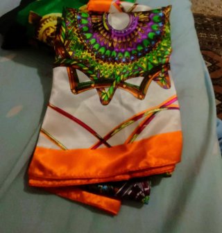 Pañuelo estampado naranja y blanco