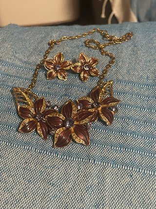 Conjunto collar y pendientes florales