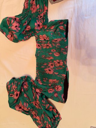 Top floral verde y rosa